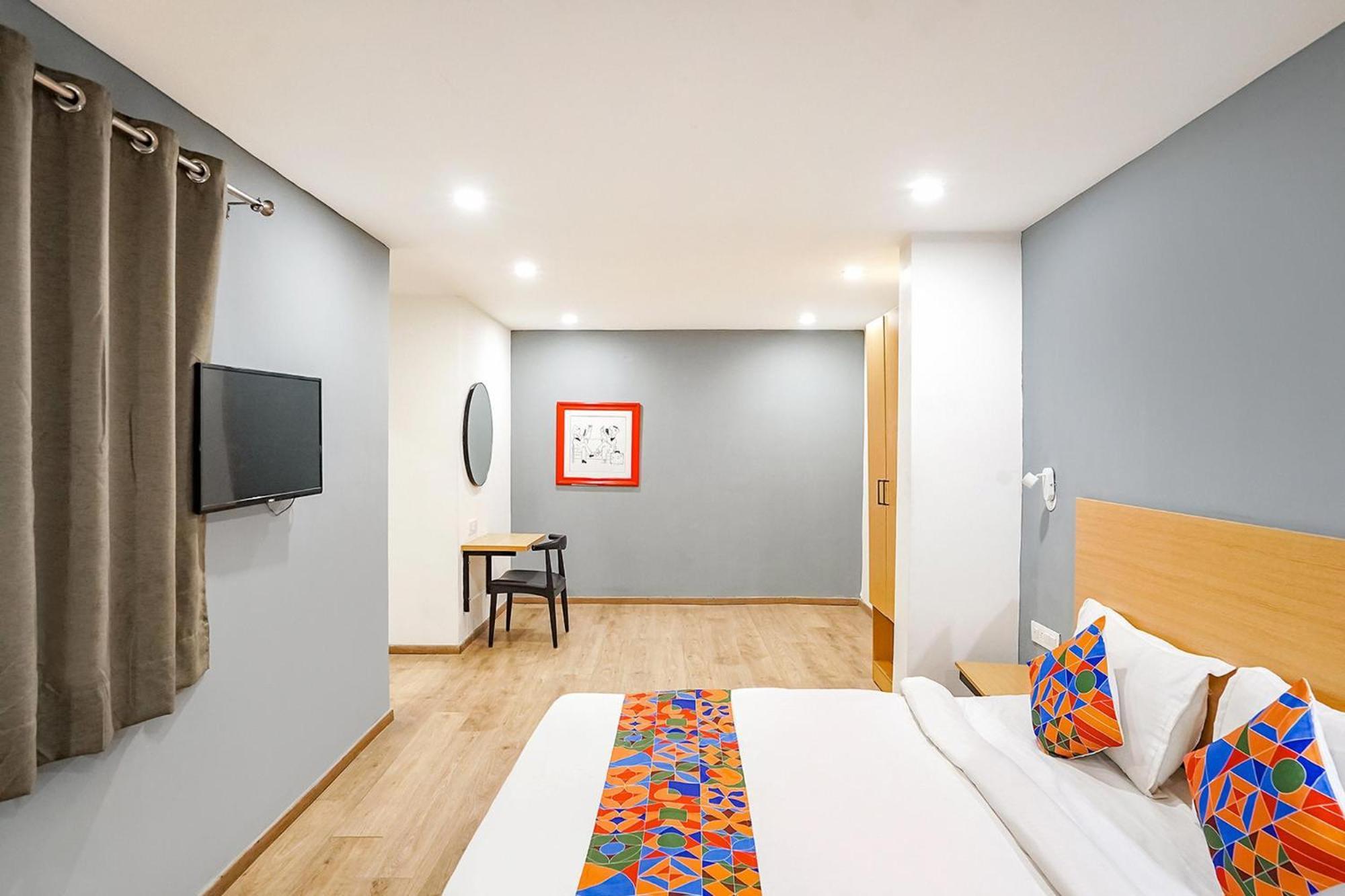 Super Townhouse O Hotel Aditya Residency Near Parthala Over Bridge Sector 121 Noida Indirapuram Exterior photo