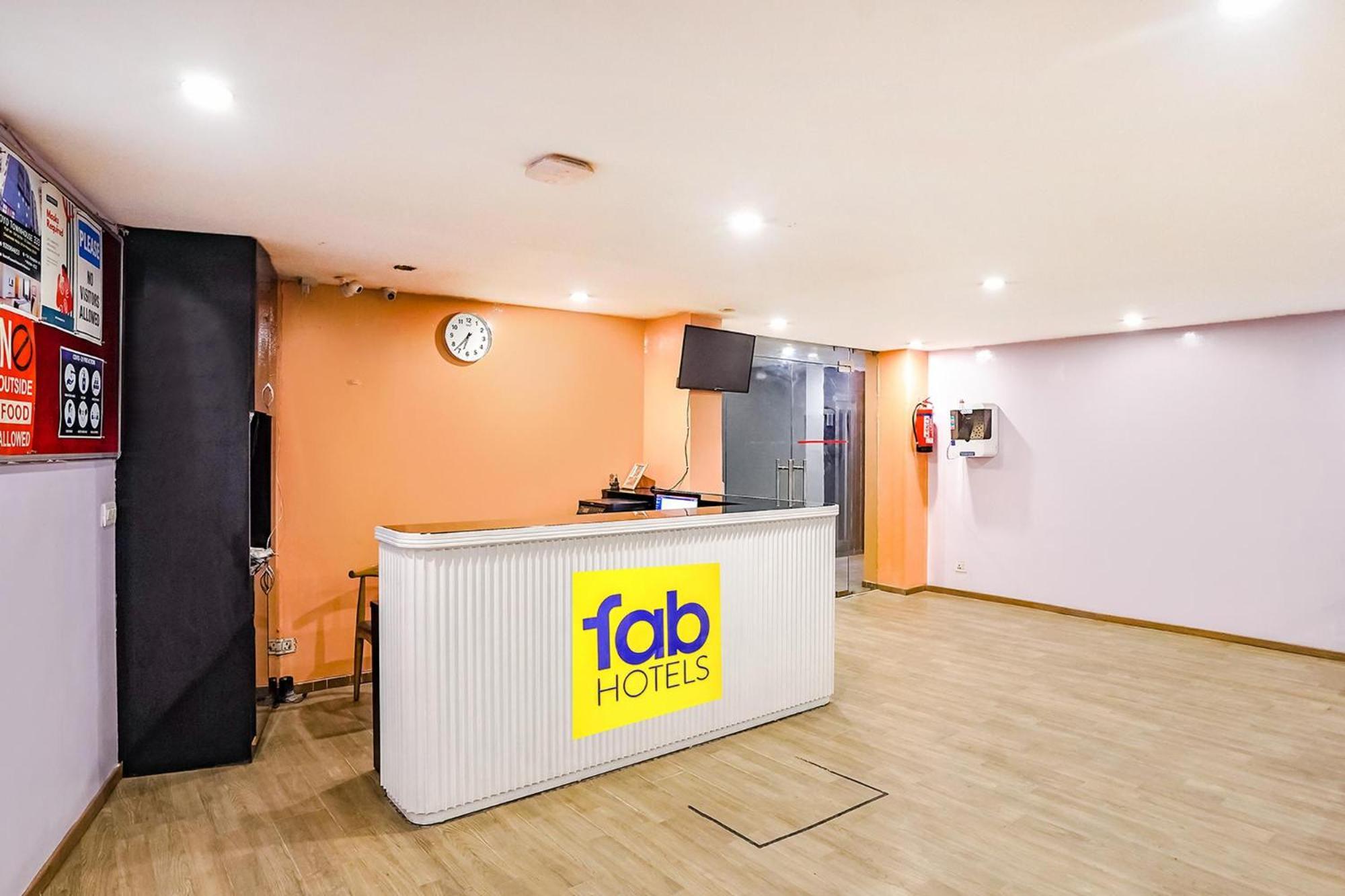 Super Townhouse O Hotel Aditya Residency Near Parthala Over Bridge Sector 121 Noida Indirapuram Exterior photo
