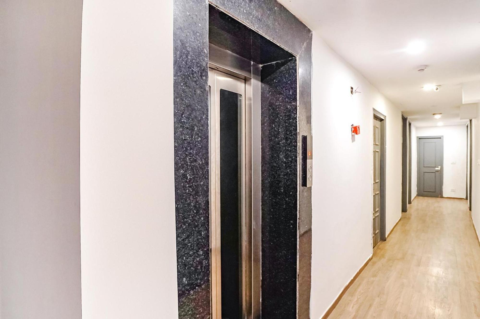 Super Townhouse O Hotel Aditya Residency Near Parthala Over Bridge Sector 121 Noida Indirapuram Exterior photo