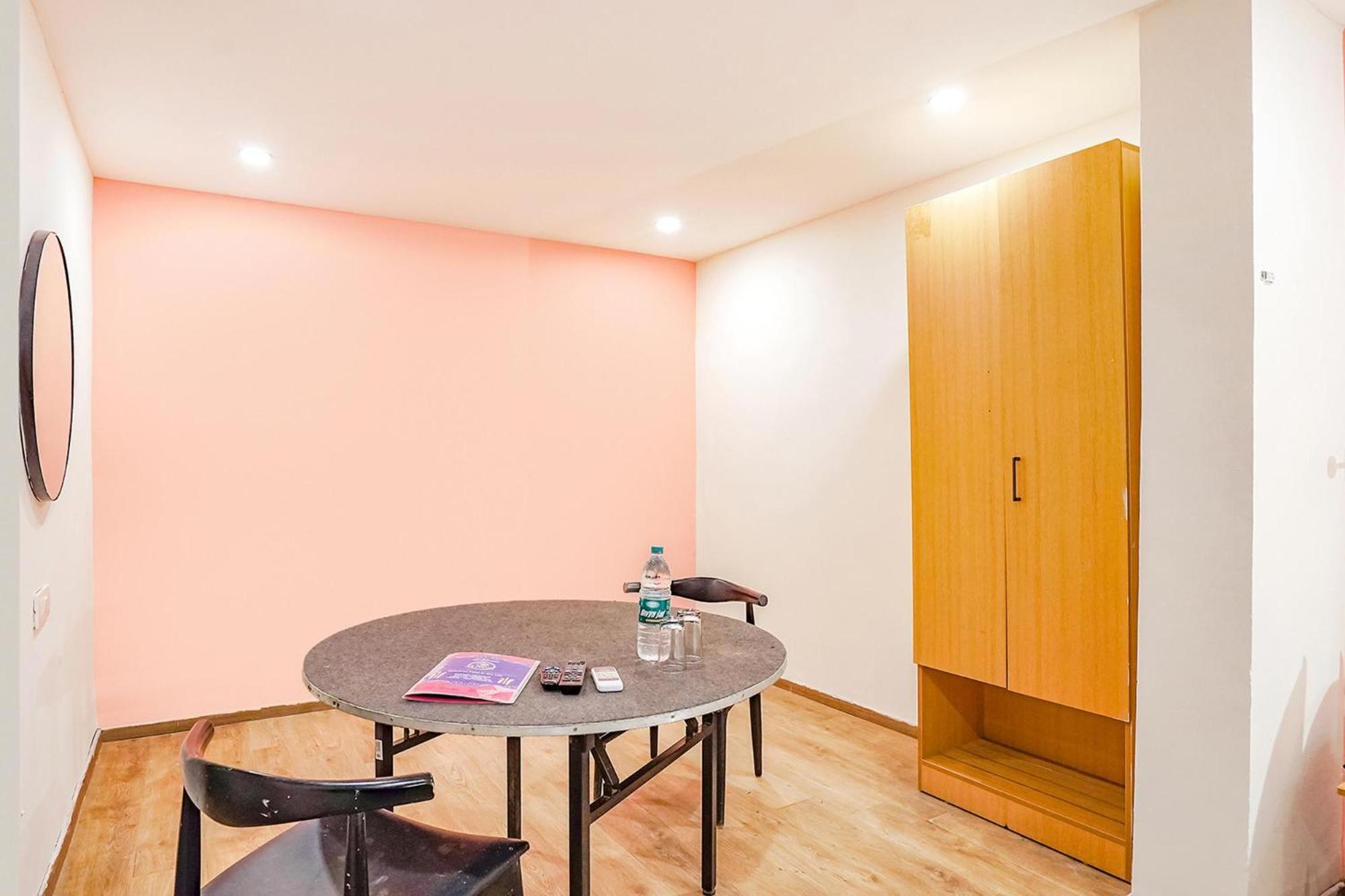 Super Townhouse O Hotel Aditya Residency Near Parthala Over Bridge Sector 121 Noida Indirapuram Exterior photo