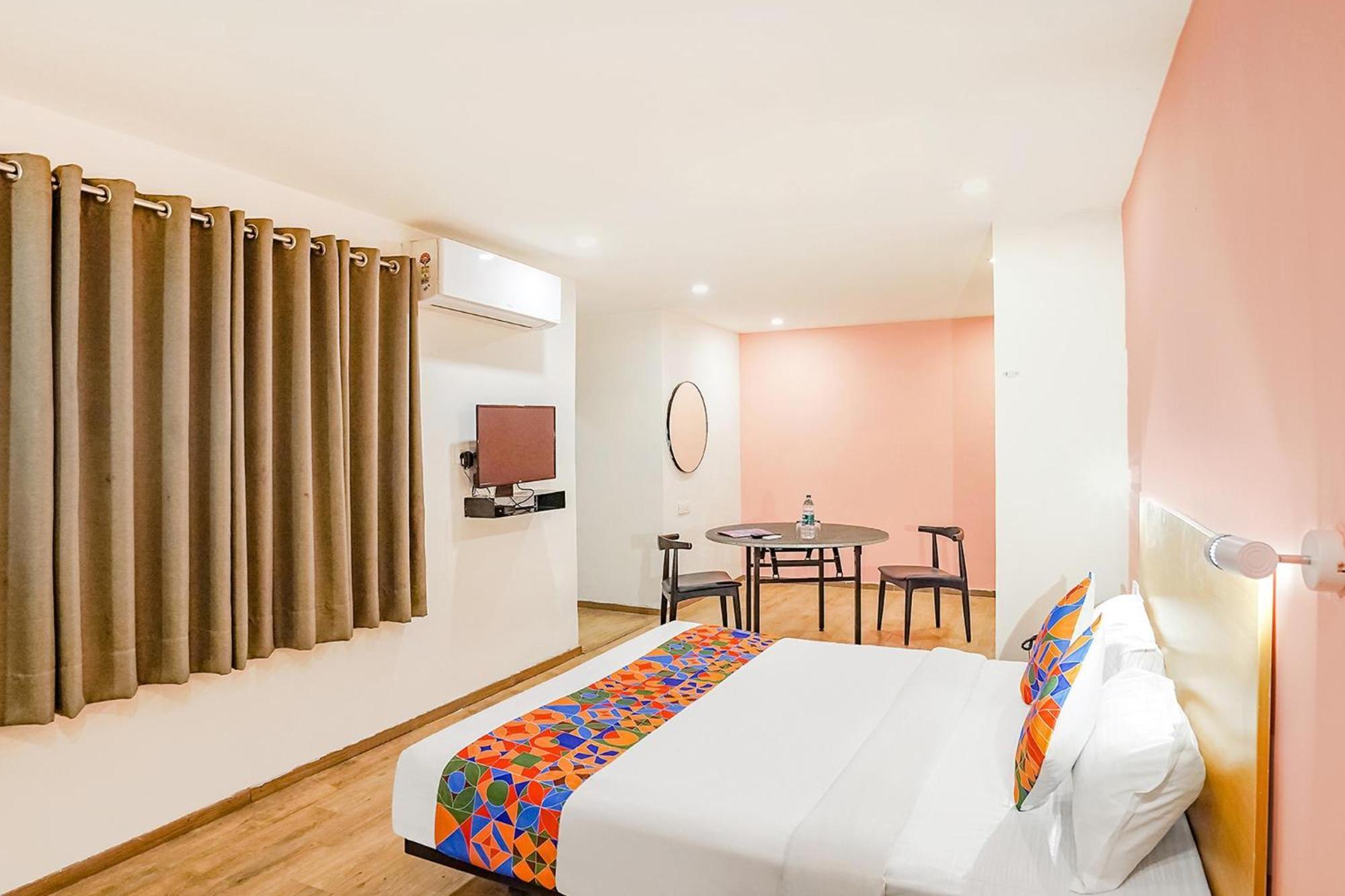 Super Townhouse O Hotel Aditya Residency Near Parthala Over Bridge Sector 121 Noida Indirapuram Exterior photo