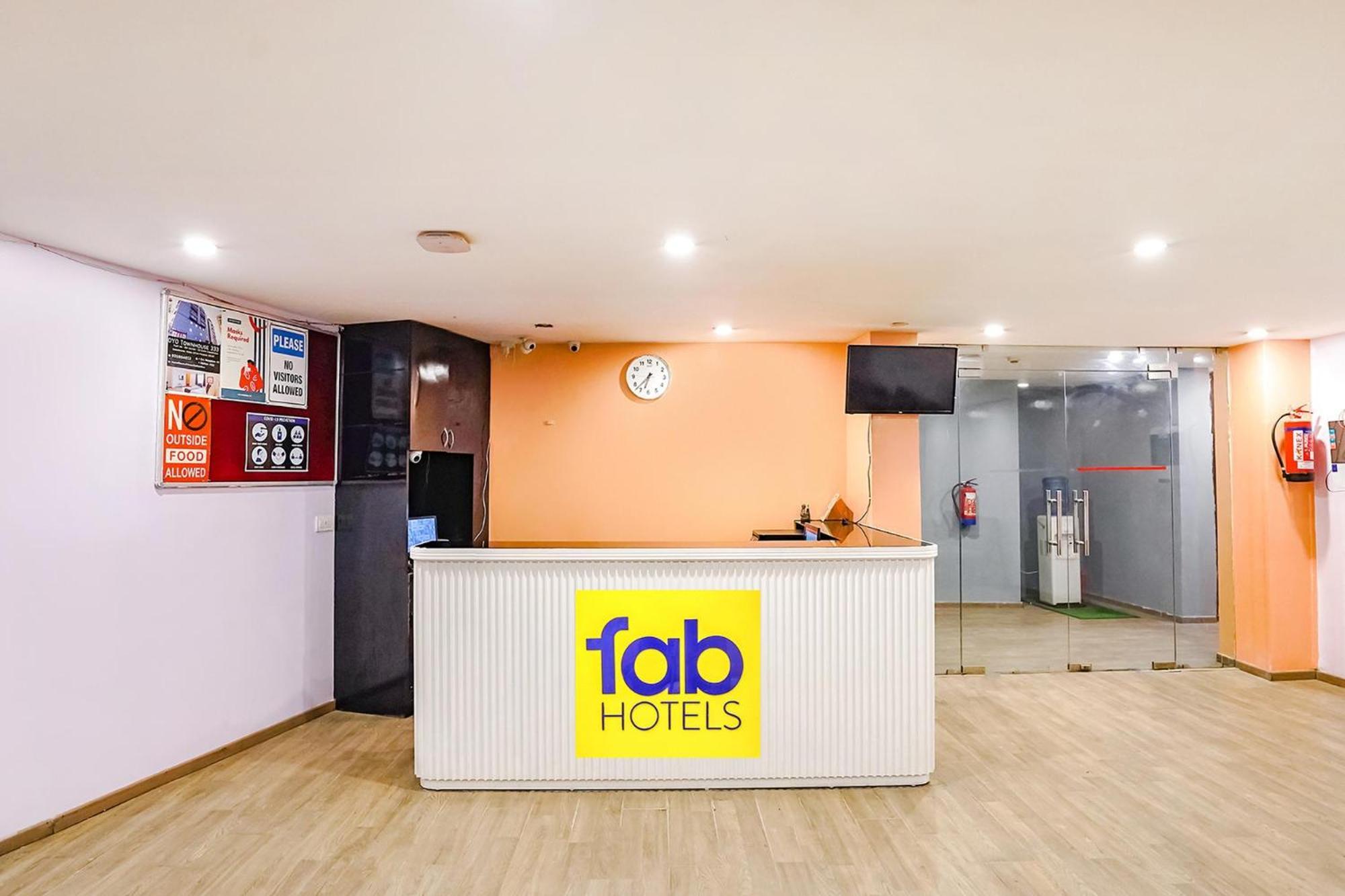 Super Townhouse O Hotel Aditya Residency Near Parthala Over Bridge Sector 121 Noida Indirapuram Exterior photo