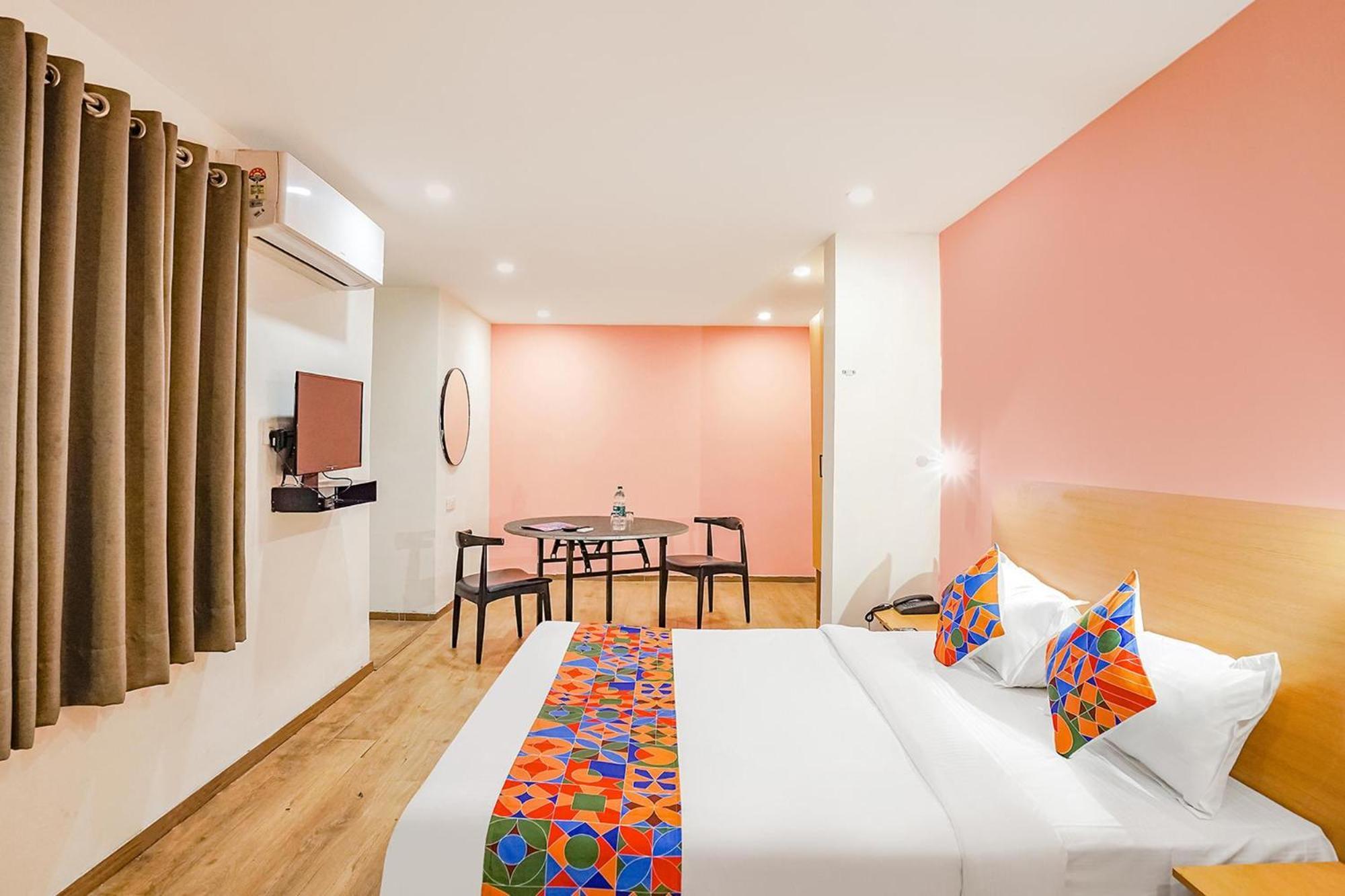 Super Townhouse O Hotel Aditya Residency Near Parthala Over Bridge Sector 121 Noida Indirapuram Exterior photo