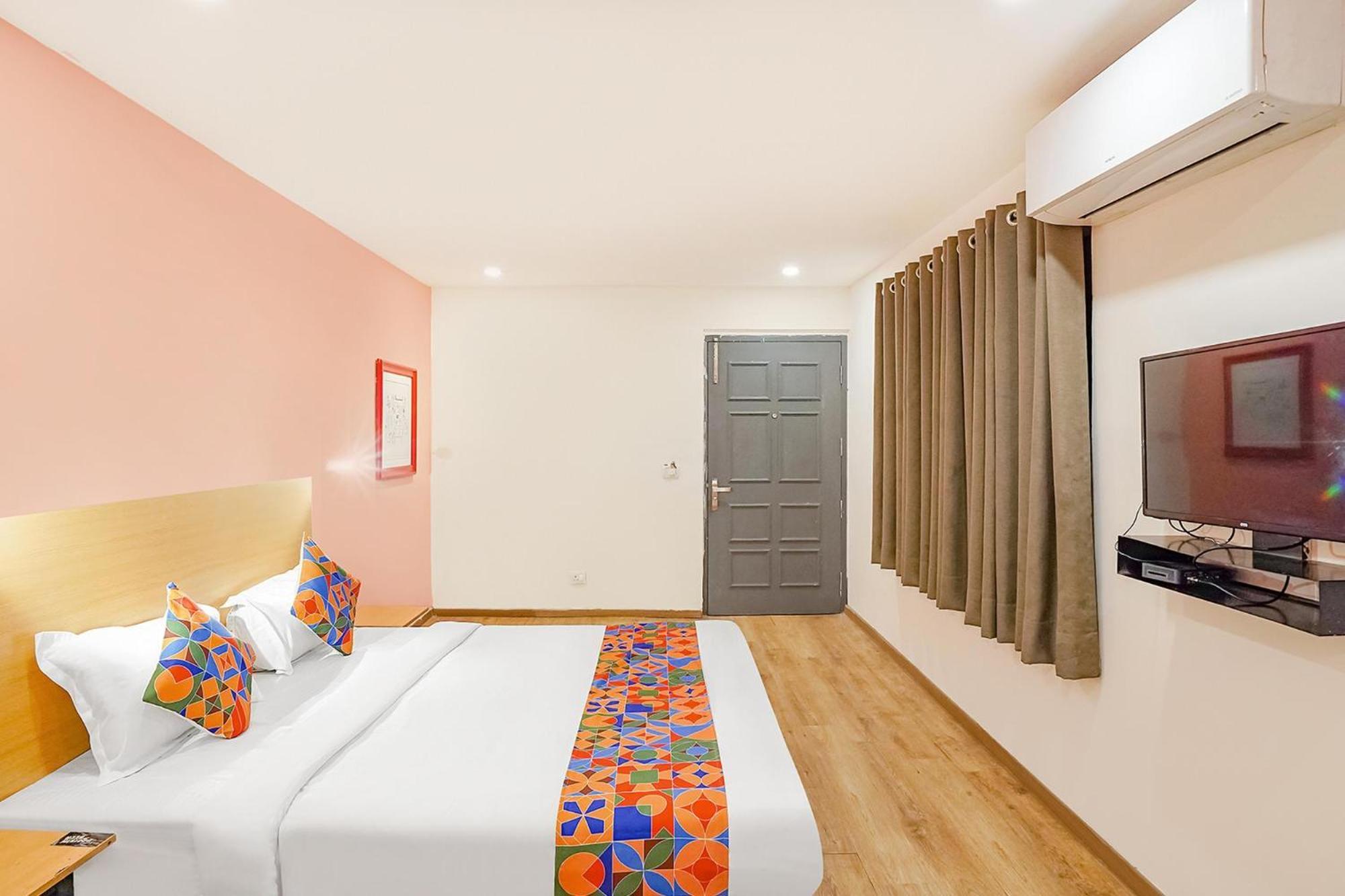 Super Townhouse O Hotel Aditya Residency Near Parthala Over Bridge Sector 121 Noida Indirapuram Exterior photo