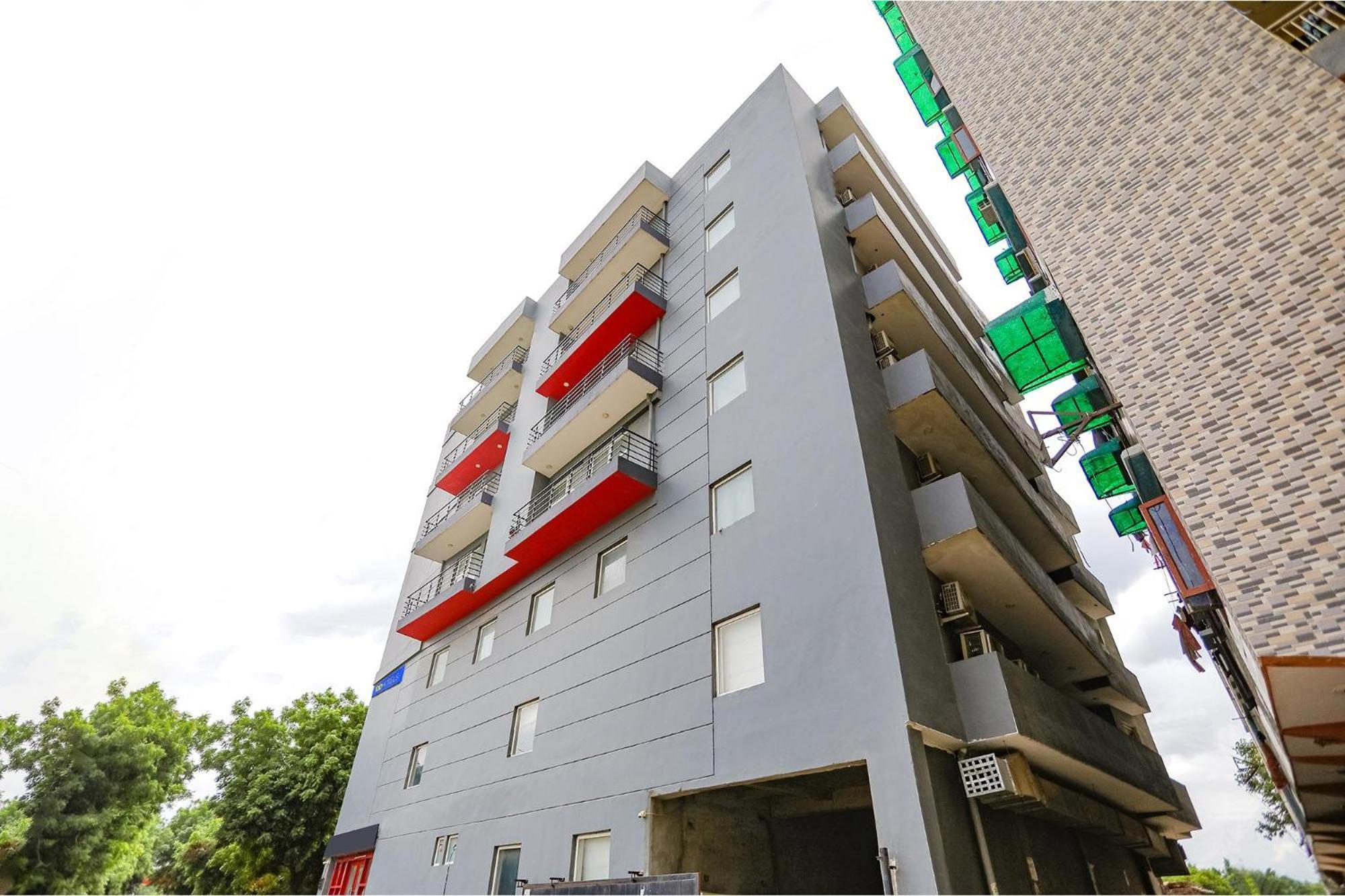 Super Townhouse O Hotel Aditya Residency Near Parthala Over Bridge Sector 121 Noida Indirapuram Exterior photo