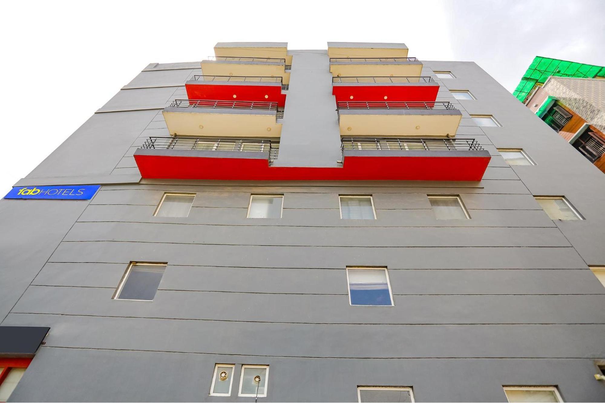 Super Townhouse O Hotel Aditya Residency Near Parthala Over Bridge Sector 121 Noida Indirapuram Exterior photo