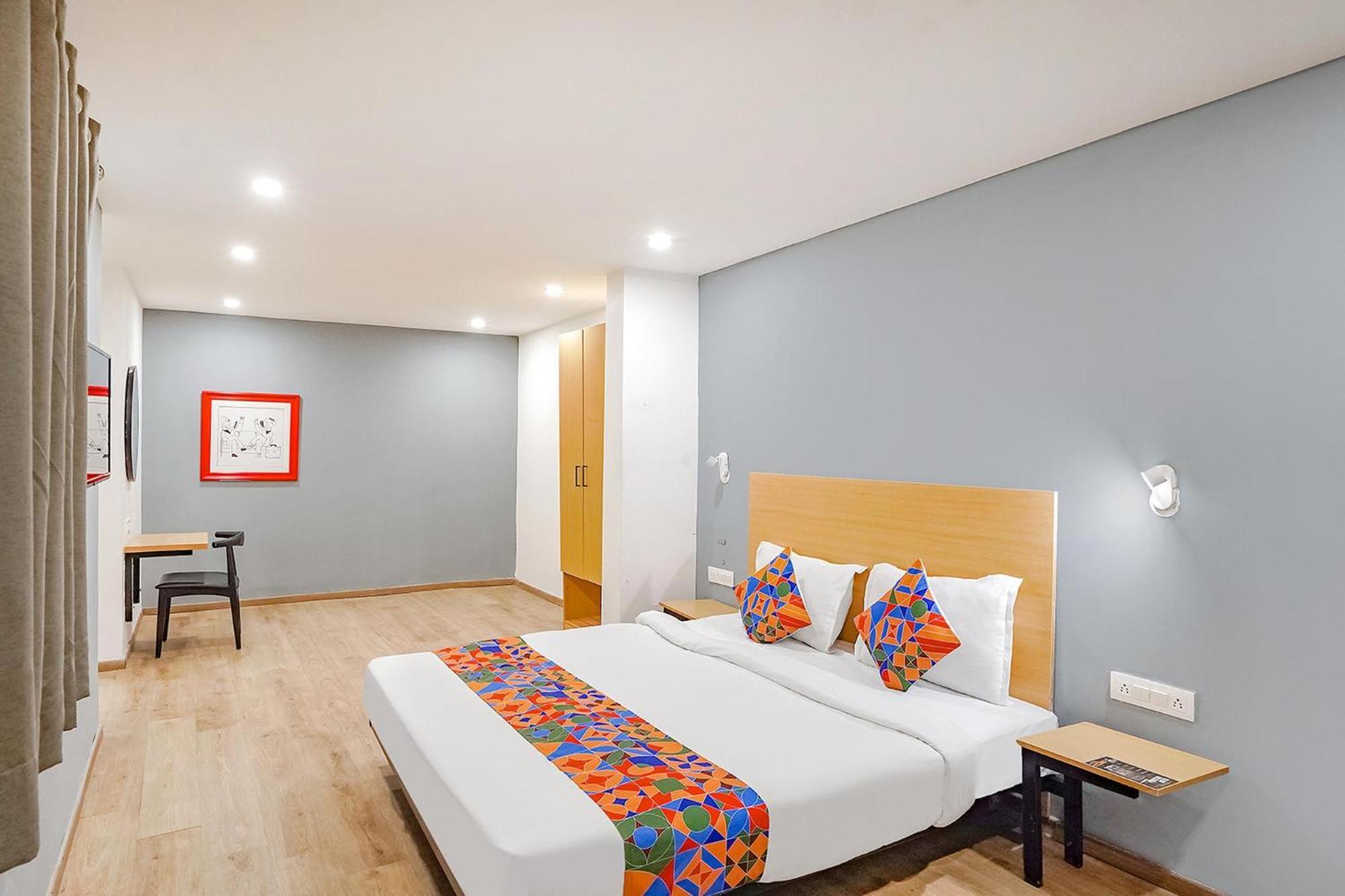 Super Townhouse O Hotel Aditya Residency Near Parthala Over Bridge Sector 121 Noida Indirapuram Exterior photo