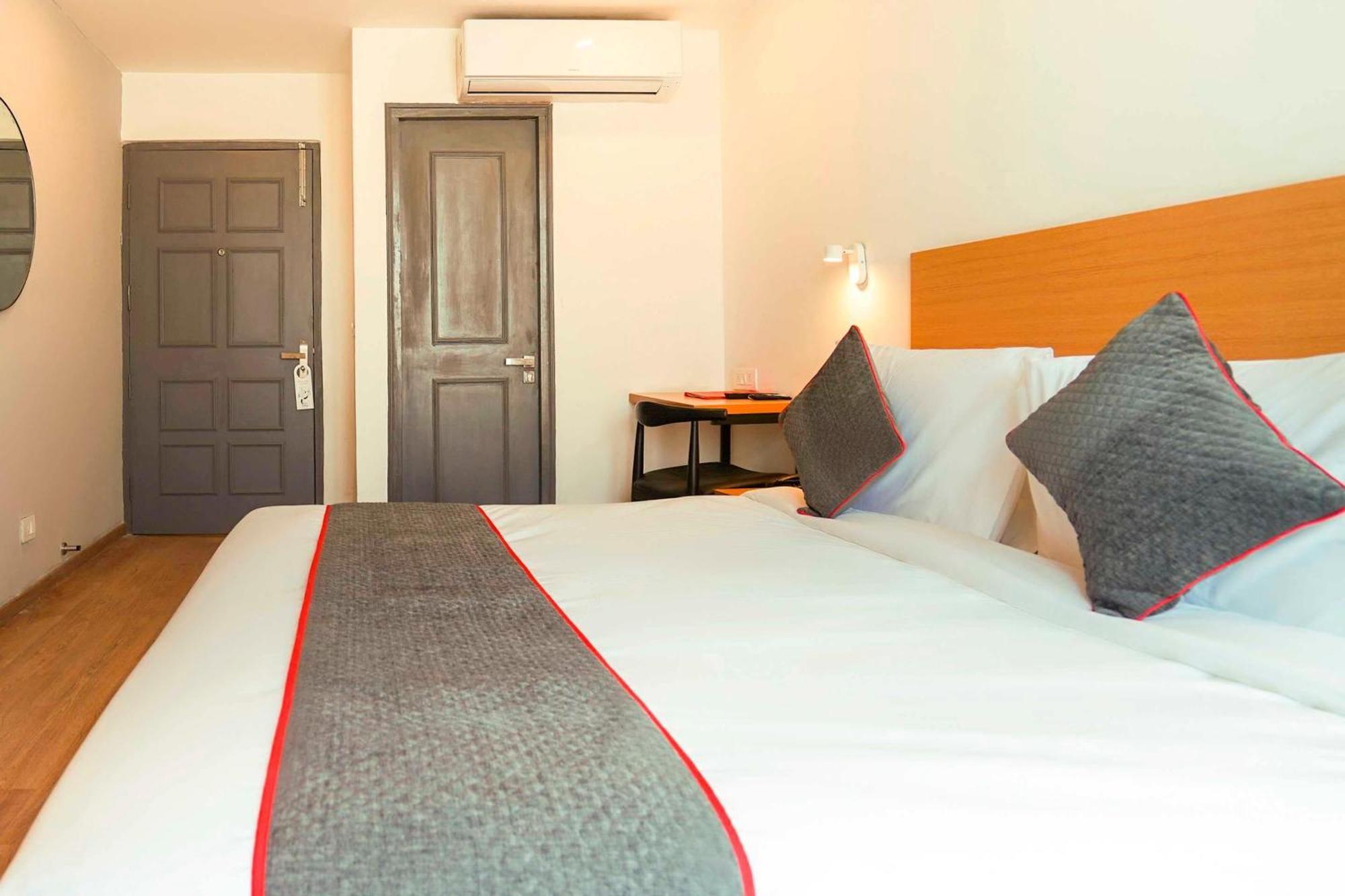 Super Townhouse O Hotel Aditya Residency Near Parthala Over Bridge Sector 121 Noida Indirapuram Exterior photo