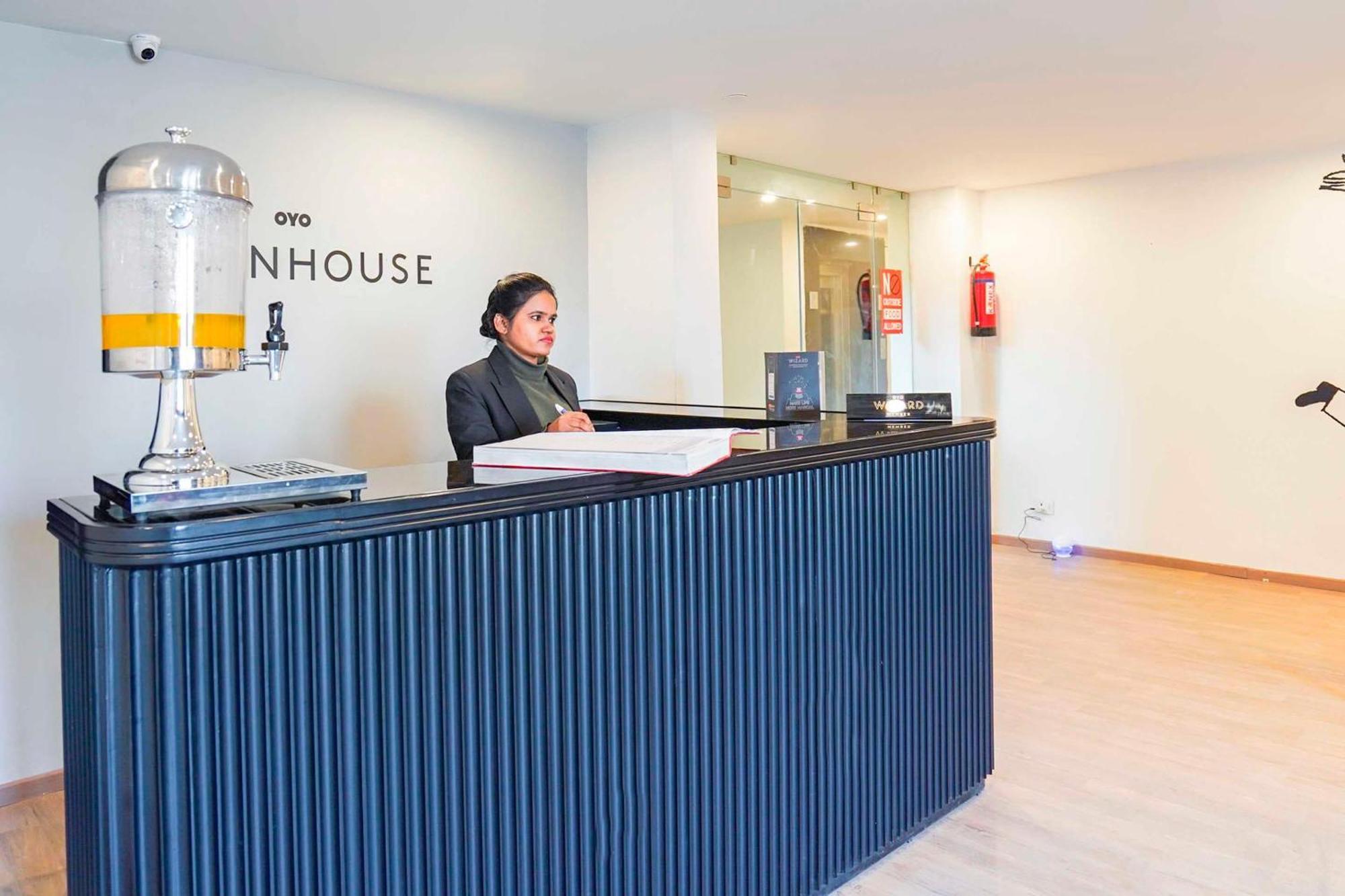 Super Townhouse O Hotel Aditya Residency Near Parthala Over Bridge Sector 121 Noida Indirapuram Exterior photo