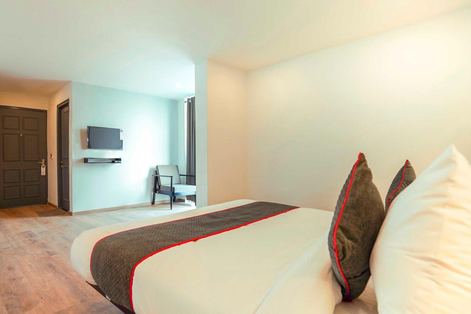 Super Townhouse O Hotel Aditya Residency Near Parthala Over Bridge Sector 121 Noida Indirapuram Exterior photo
