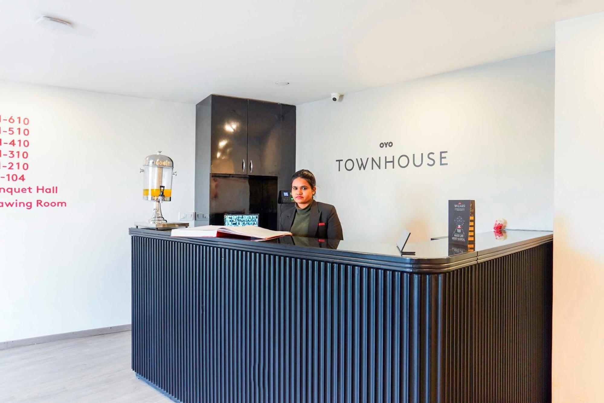 Super Townhouse O Hotel Aditya Residency Near Parthala Over Bridge Sector 121 Noida Indirapuram Exterior photo