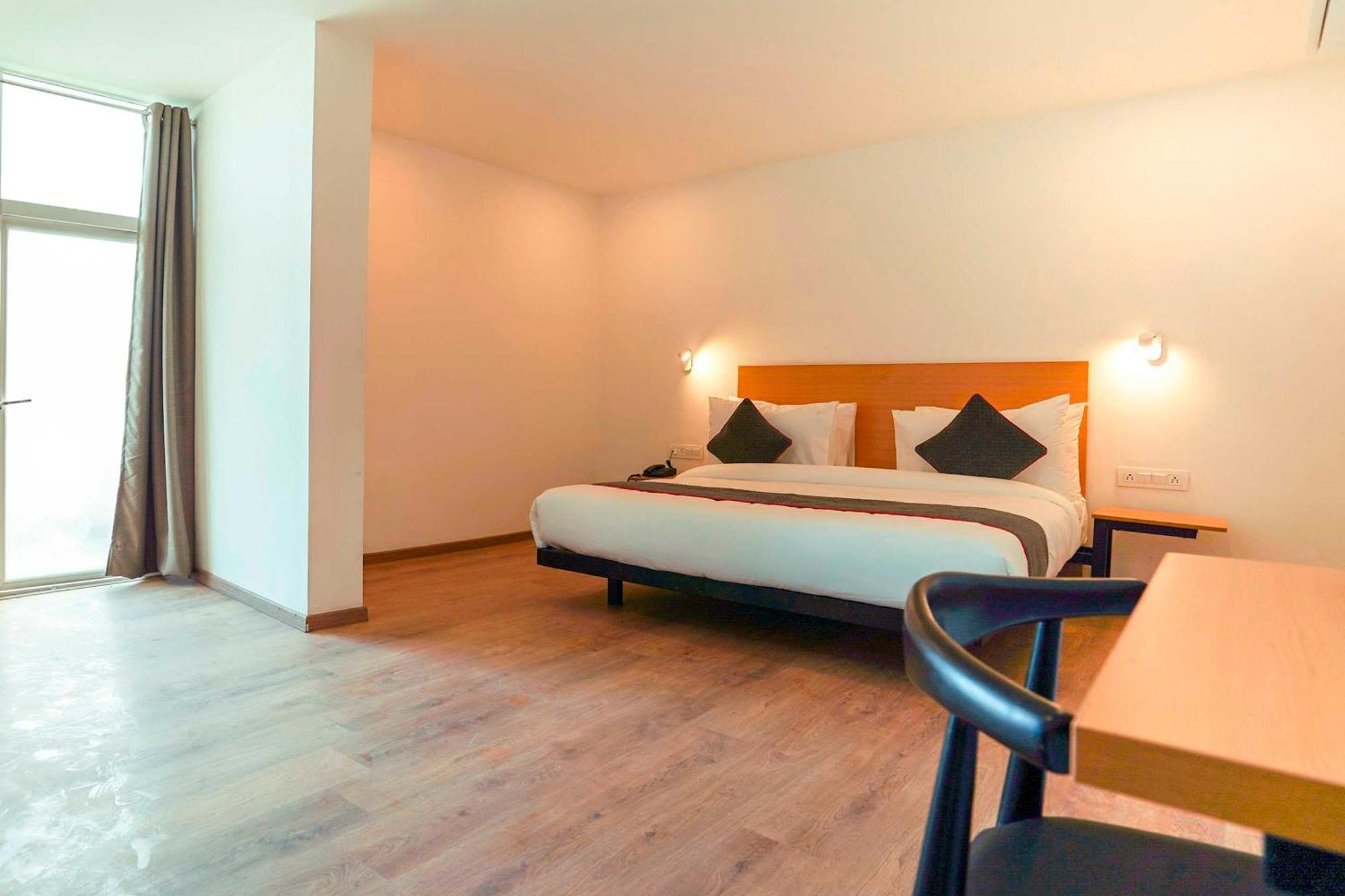 Super Townhouse O Hotel Aditya Residency Near Parthala Over Bridge Sector 121 Noida Indirapuram Exterior photo