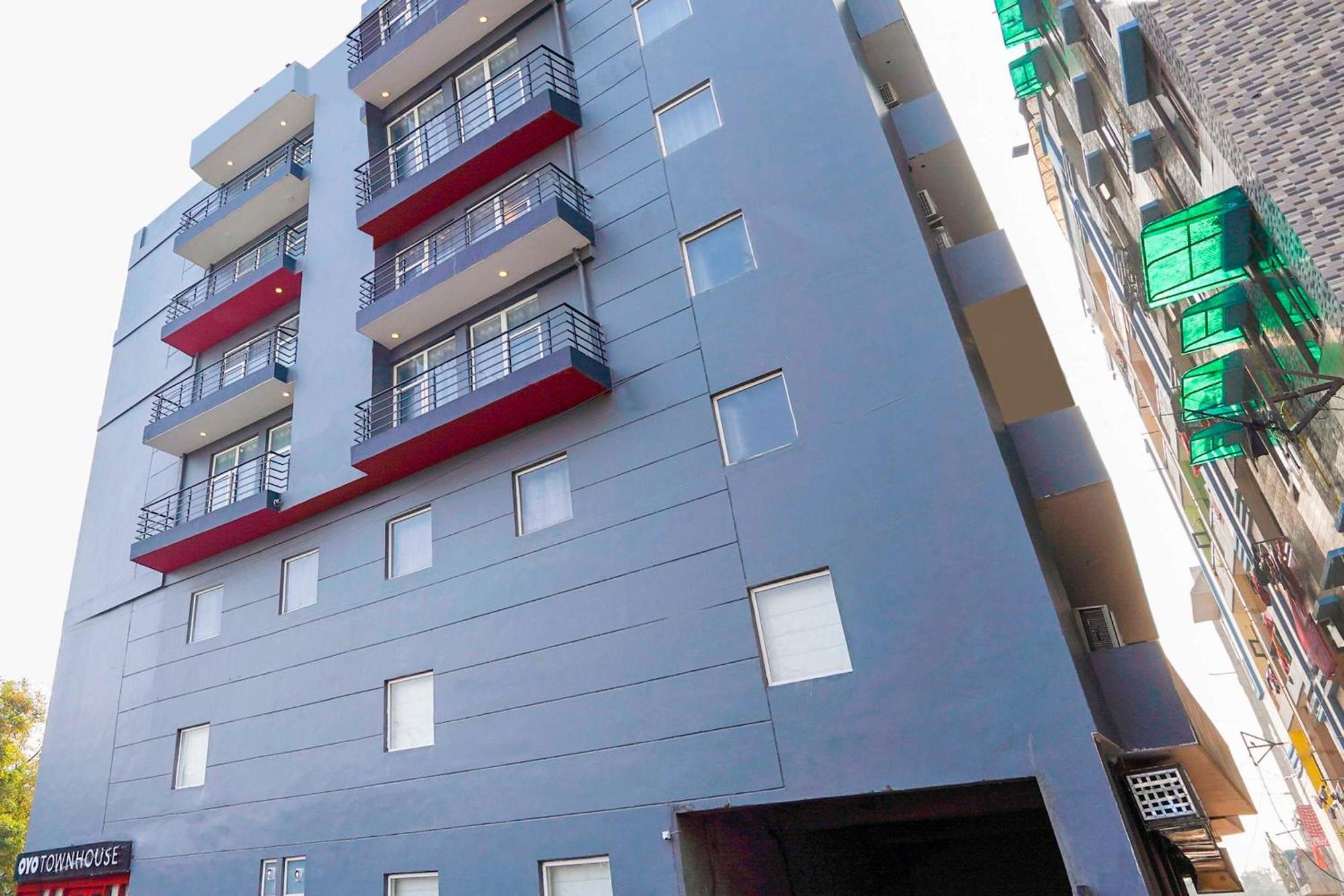 Super Townhouse O Hotel Aditya Residency Near Parthala Over Bridge Sector 121 Noida Indirapuram Exterior photo