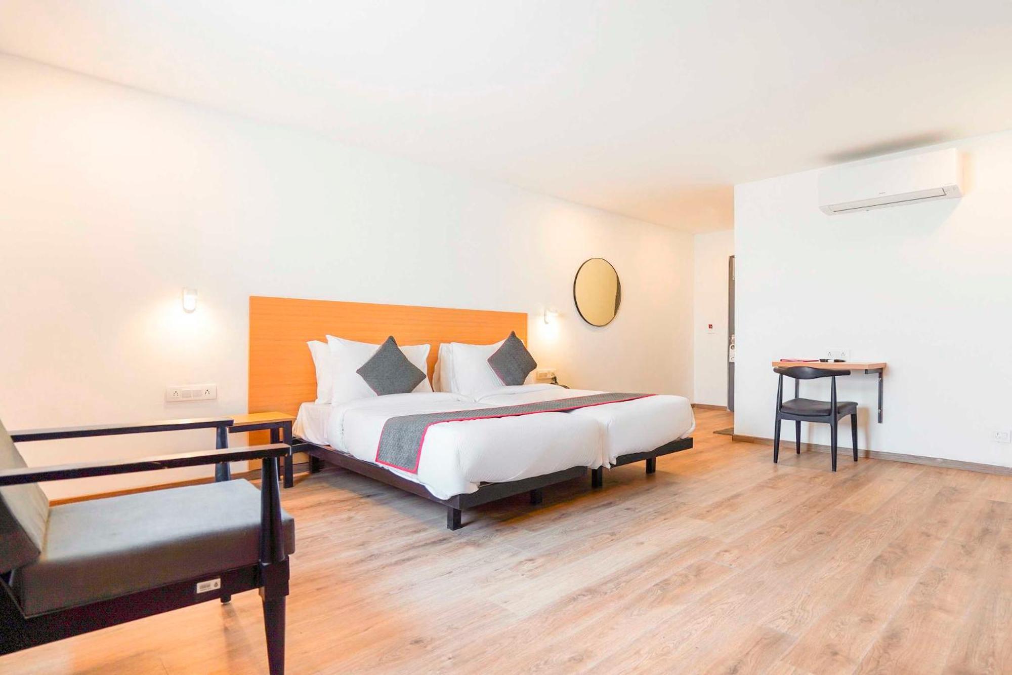 Super Townhouse O Hotel Aditya Residency Near Parthala Over Bridge Sector 121 Noida Indirapuram Exterior photo